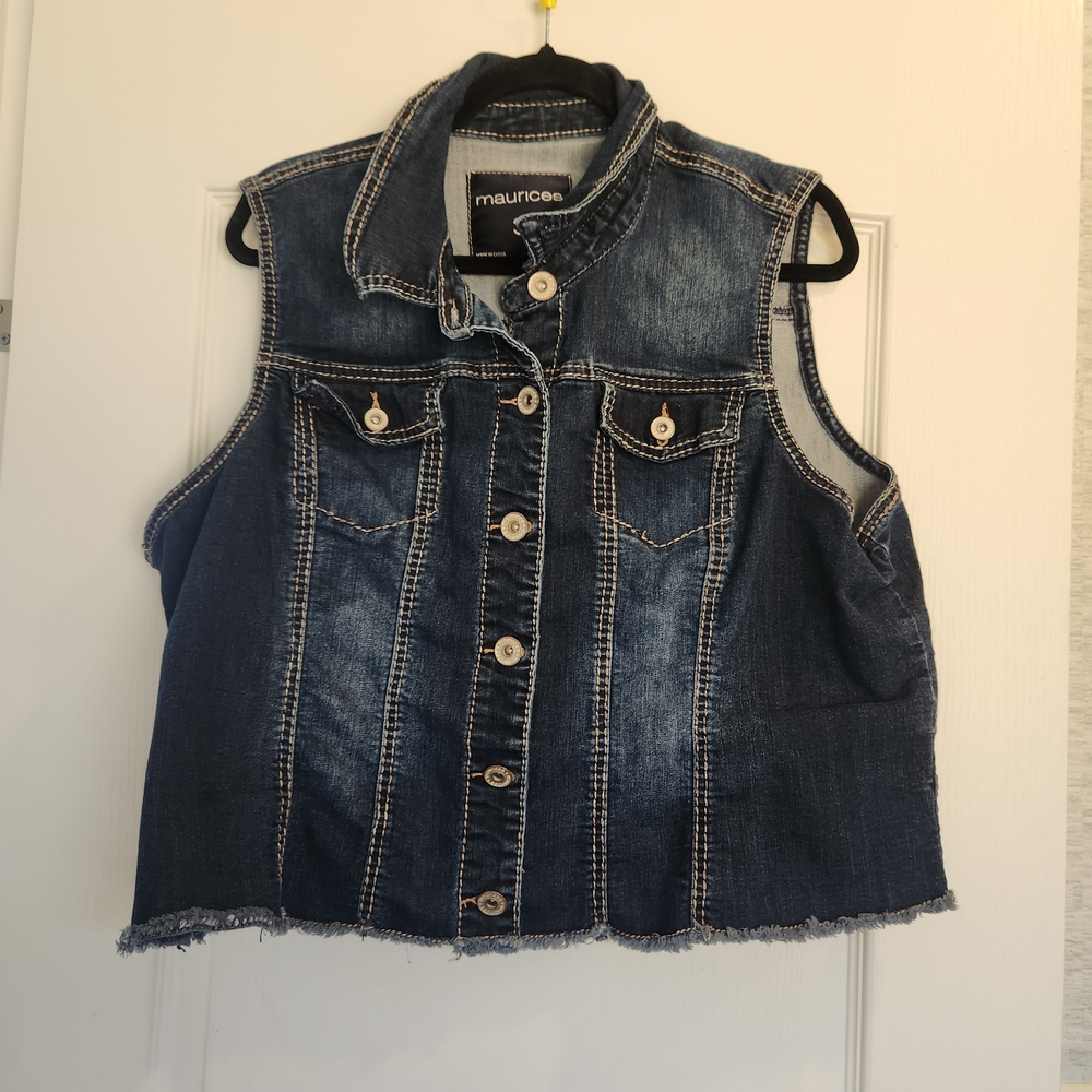 Maurices Denim Sleeveless Vest with Button Front Size 3 Euc